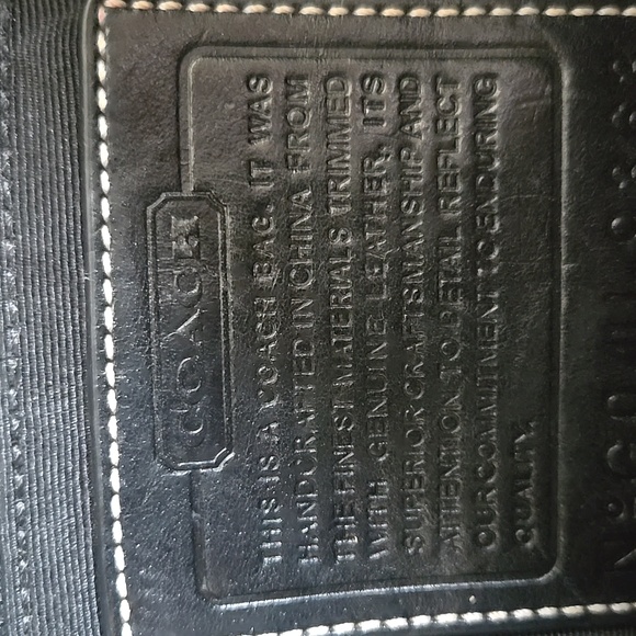 Coach Stylish Black and Cream Designer Women's Bag - Picture 2 of 6